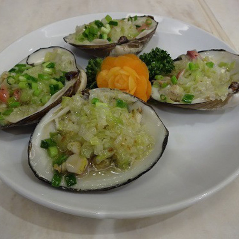 活きホッキ貝のニンニクソース蒸し（蒜蓉北寄貝）(華錦飯店)