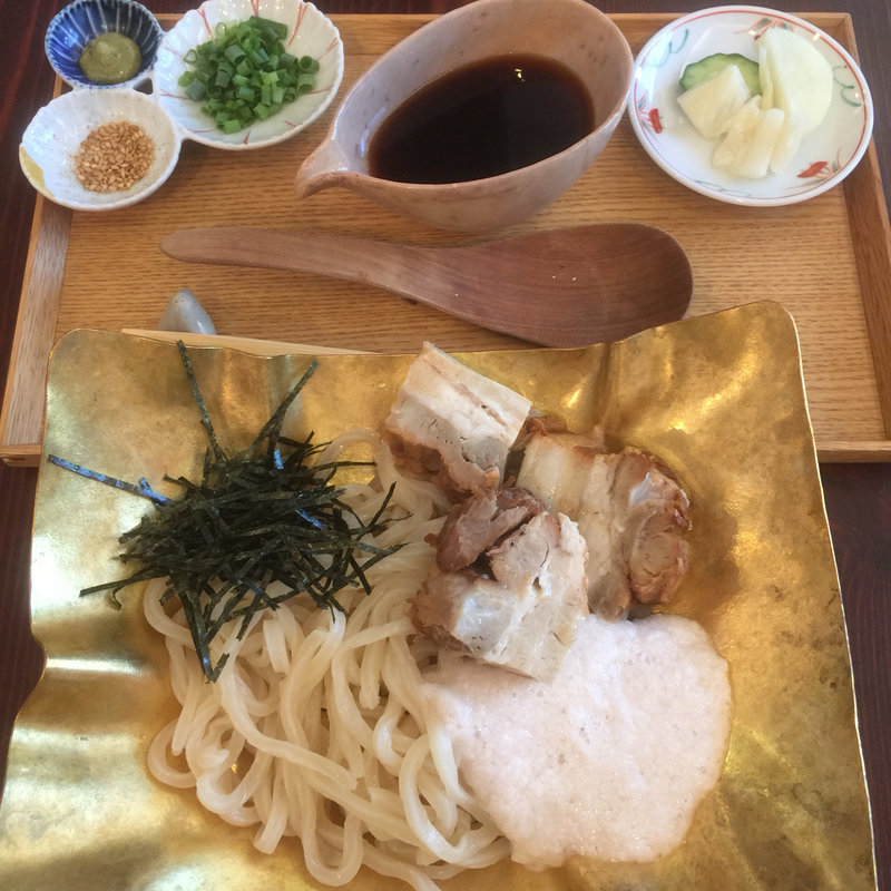 角煮山かけうどん(カフェ中野屋)