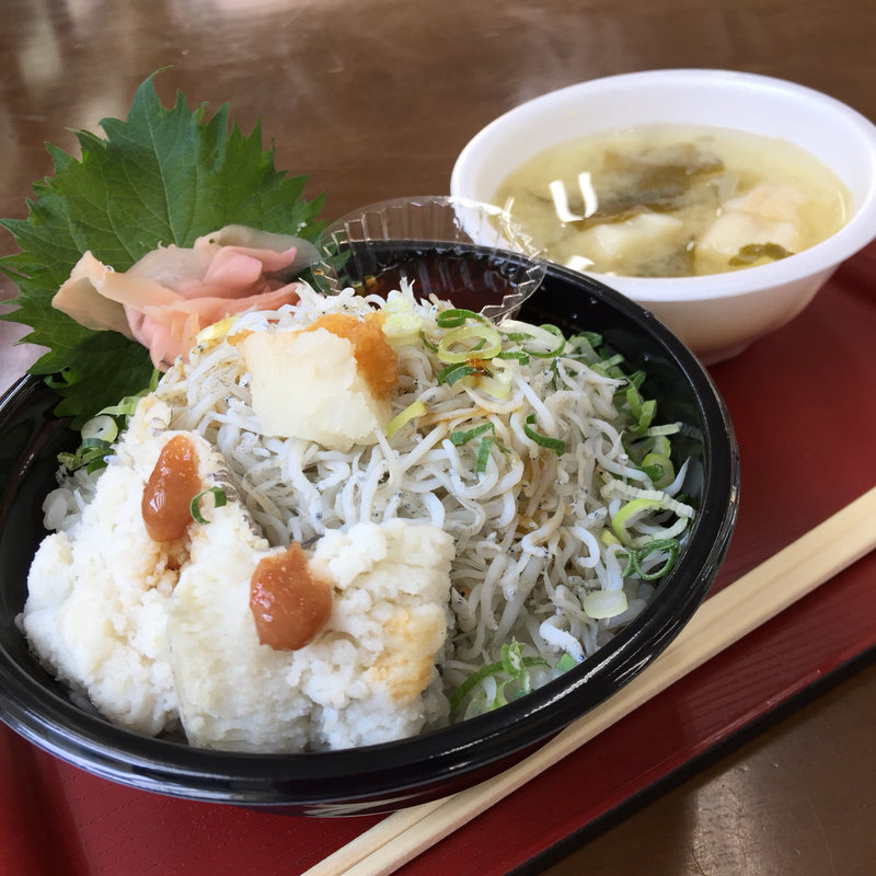 釜揚げしらす丼(レストラン 海峡楼（ミラ・ドール）)