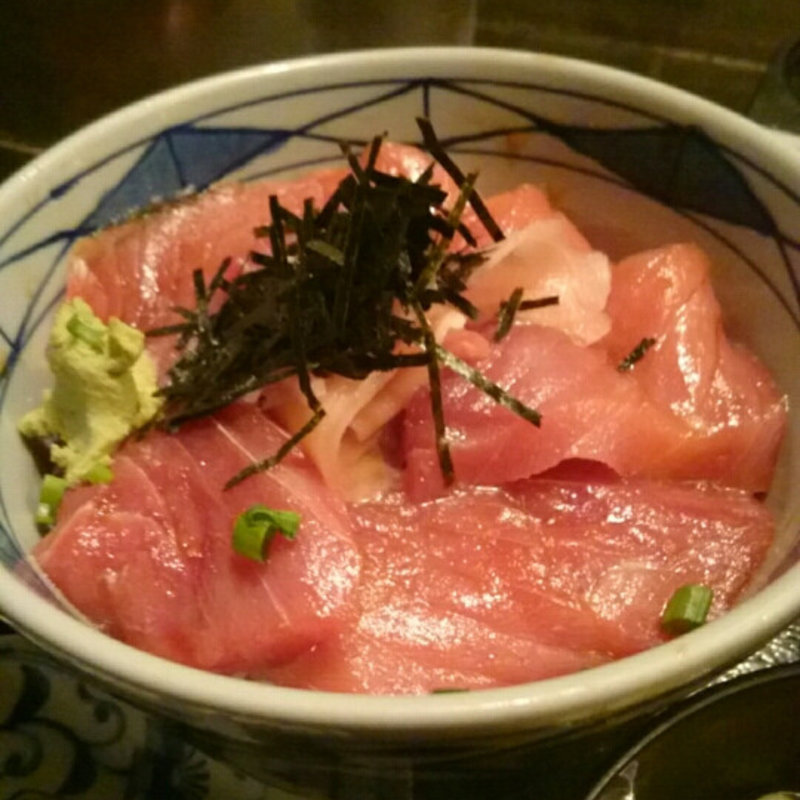 中トロ丼(もてなしや)