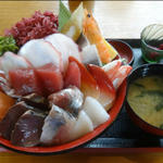 ギガ海鮮丼