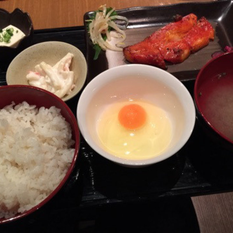 一夜干し定食 鮭orカレイのミリン干し(赤坂逸才 （あかさかいっさい）)