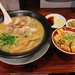 濃厚黒豚雲呑麺 ミニセット(広州市場 西新宿店)