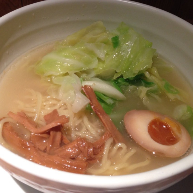 塩キャベツらーめん(黒椿屋 赤坂店)