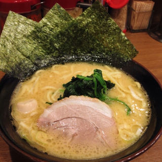 豚骨醤油ラーメン(横浜家系ラーメン 一刀家 赤坂本店)