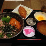 ネギトロイクラ丼と白身フライ(赤坂 魚えん )