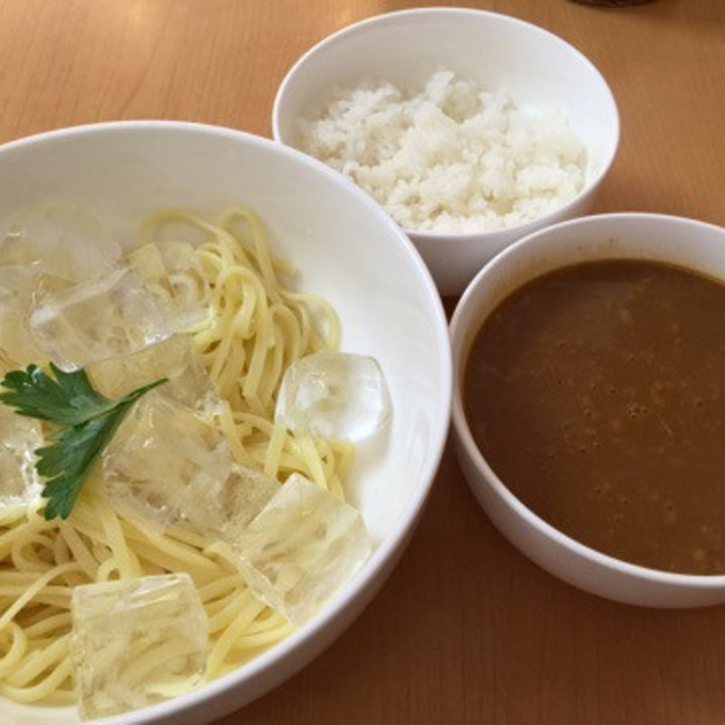 冷たいつけ麺のかれーうどんパスタ (プティマリエ)