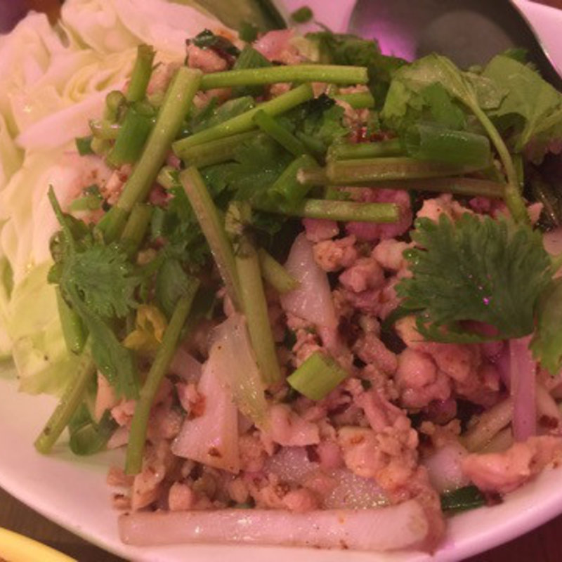 ラープガイ（鶏挽肉の香草和え） 