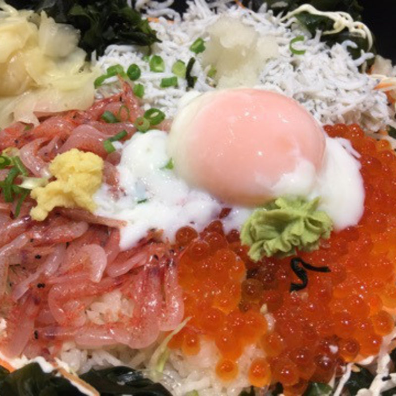 釜揚げしらす いくら 生桜エビ丼(しらす問屋とびっちょ Terrace Mall 湘南店)