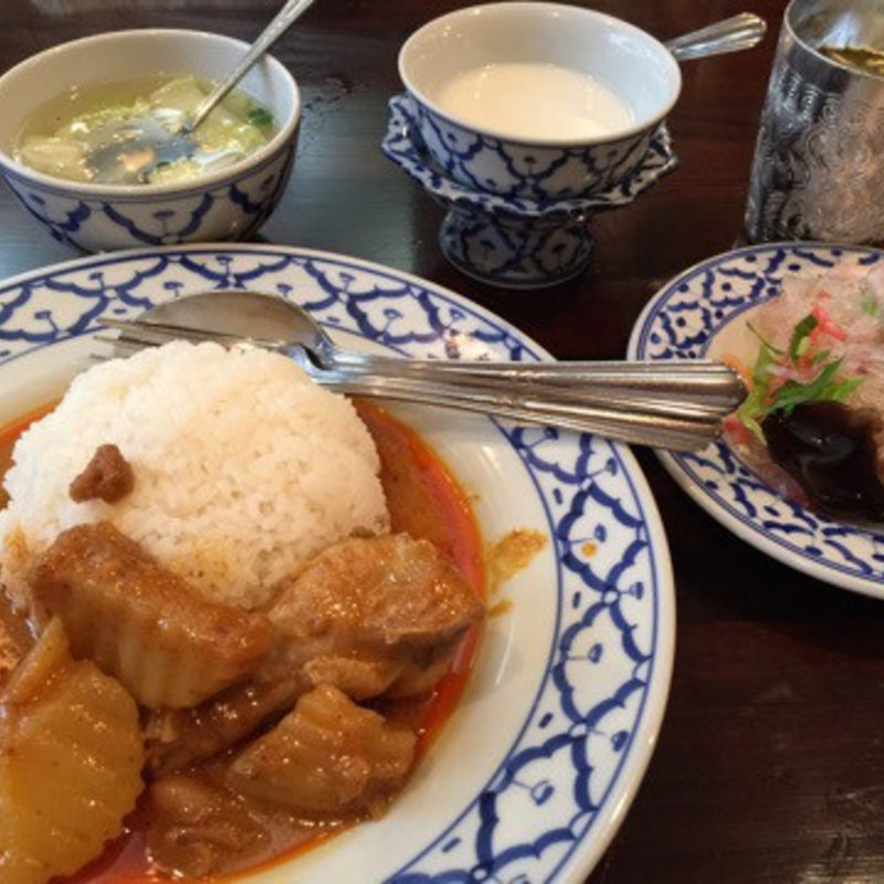 ゲェーンマサマン・ガイ（煮込み鶏肉とジャガイモカレー）セット(ライカノ)