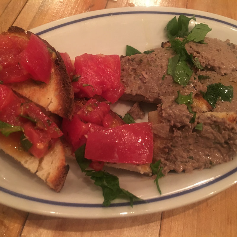 鶏レバーペーストとフレッシュトマトのブルスケッタ(ゲレロ)