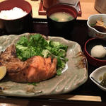 鮭カマ塩焼定食 (あじさい)