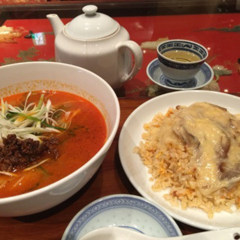 赤の担担麺とあんかけ炒飯セット