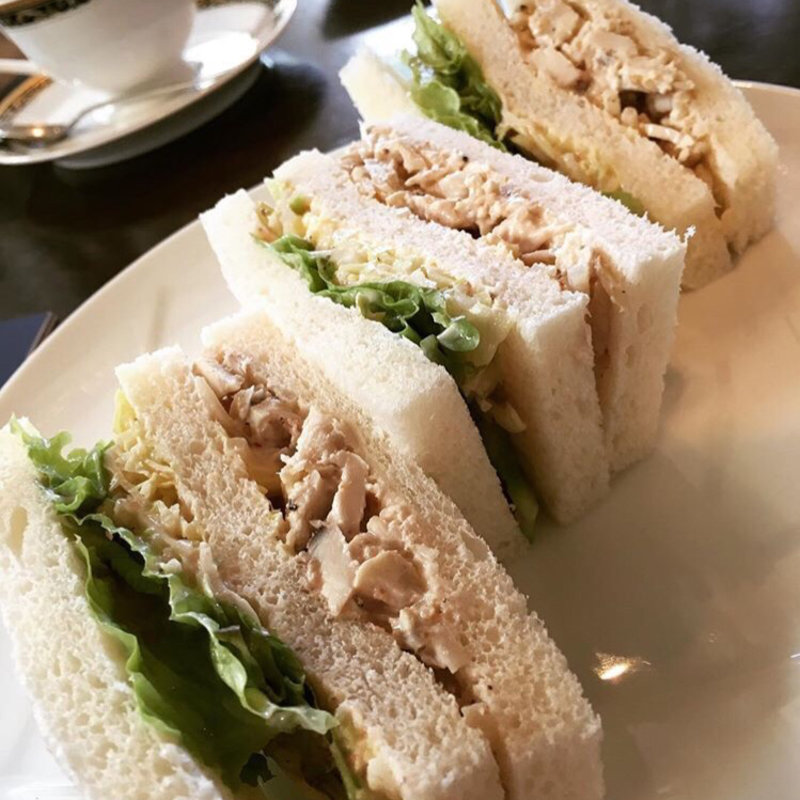 胡麻クリーミーチキンサンド(カフェ·ド·白亜)