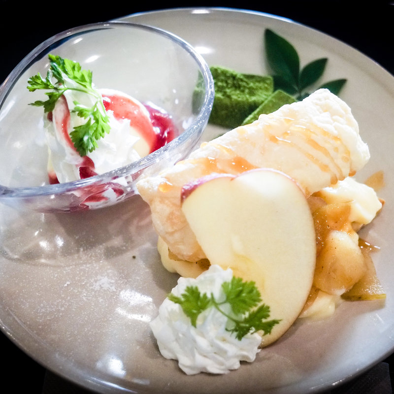 黒文字セット(和菓子やケーキの三種盛)(黒文字や)