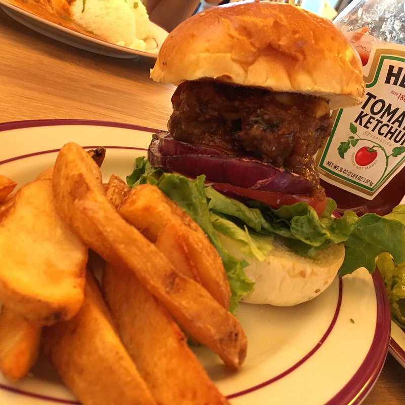 ハンバーガー(dot. Grill and Bar)