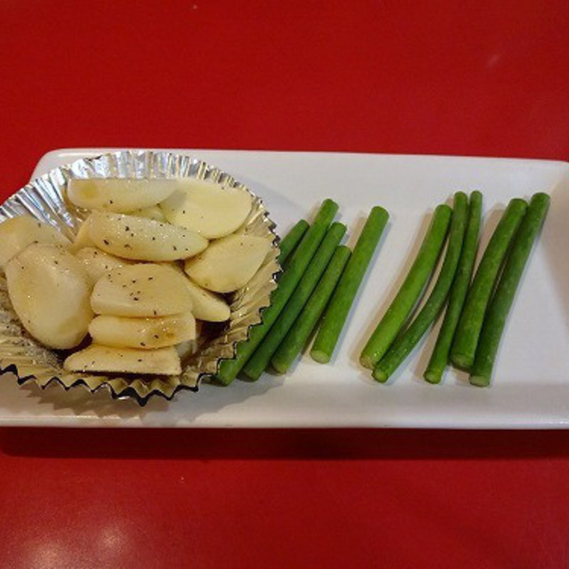 にんにく・オイル焼き茎付き (焼肉レストラン ヨンドン)