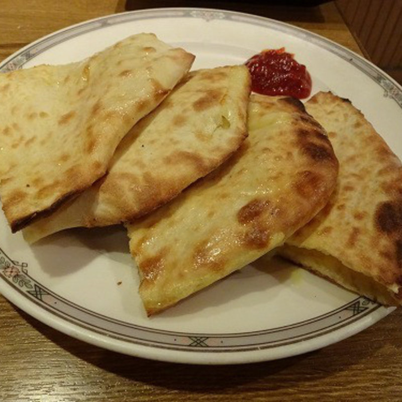 チーズクルチャ(インド料理 カザーナ みなとみらい店)