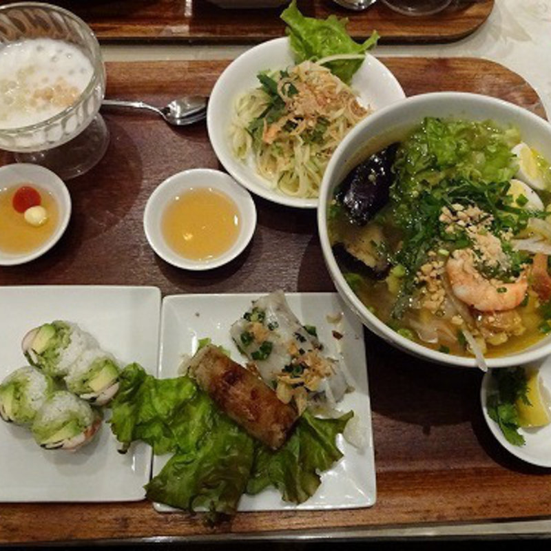 豚の角煮と揚げ茄子のフォーとアボカドの生春巻きのセット　（フォー・クワン）(とらや そごう横浜店)