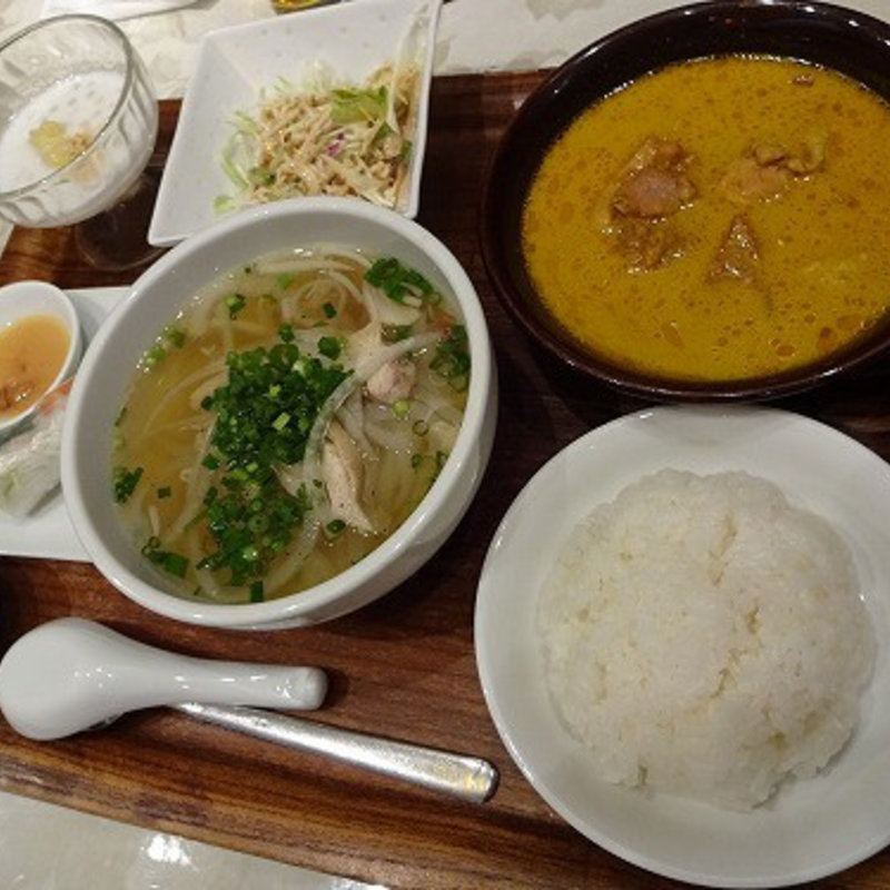 ベトナムチキンカレーとフォーのよくばりセット (とらや そごう横浜店)