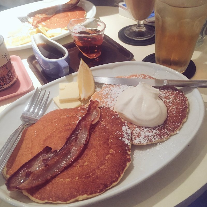 ホイップクリーム&レモンの薄もちパンケーキ(APOC パンケーキ)