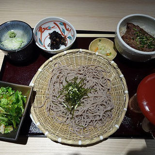 ビフテキ小どんぶりとお蕎麦セット(ぬる燗佐藤　横濱茶寮)