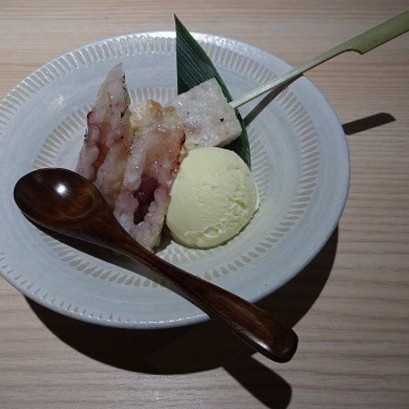 餡子のきりたんぽ串　アイスクリーム添え(ぬる燗佐藤　横濱茶寮)