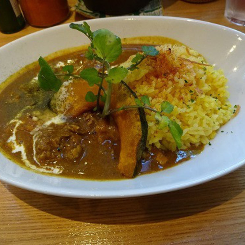 ランチメニュー   ハーブとスパイス仕込みの　パンプキンポタージュビーフカレー(ケロッグアンドカリー querog and curry)