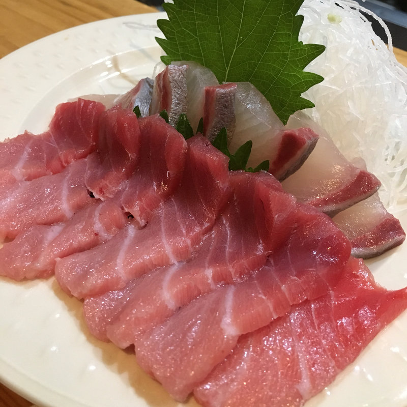 マグロとヒラスの刺身(塩梅)