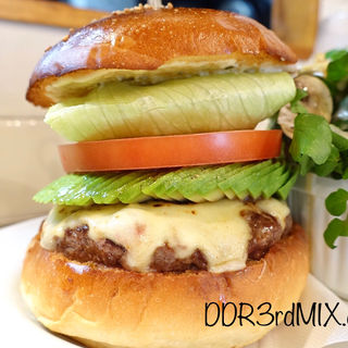 アボカドモッァツレラチーズバーガー(No.18ダイニングバー (No.18 DINING&BAR))