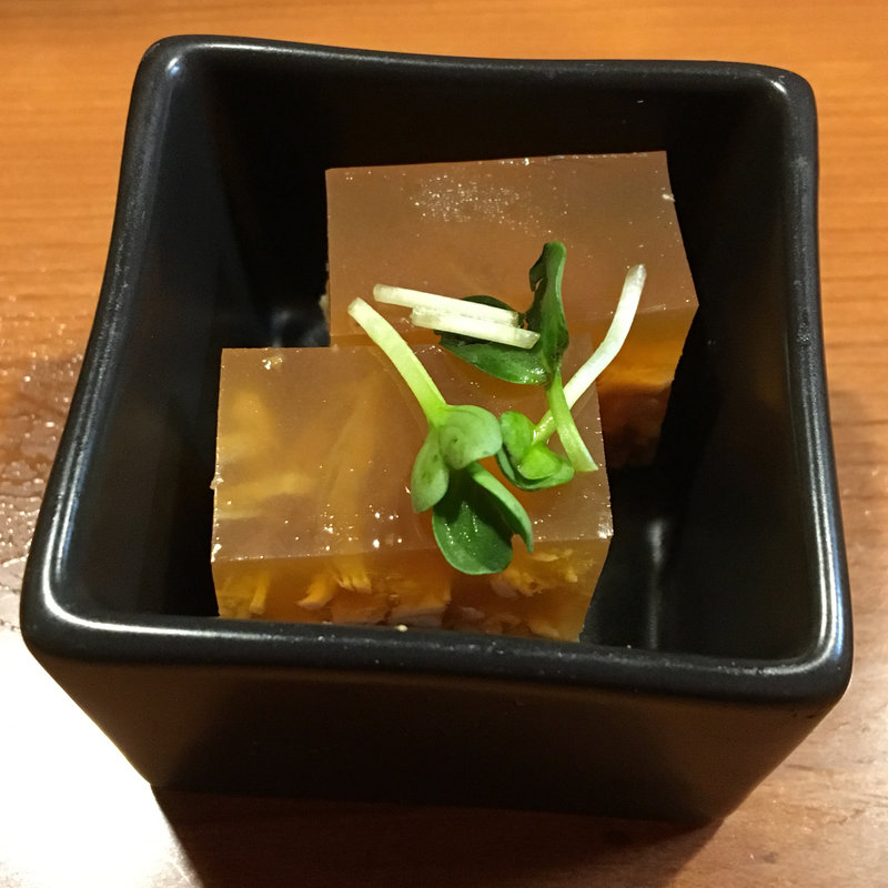 自家製蒸し鶏の煮こごり(肉屋次郎  新橋店)