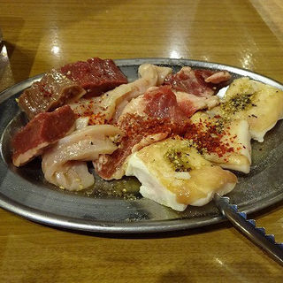 ふたご盛り（やめられないミノホソ塩幻のハラミ角切り牛心）(大阪焼肉・ホルモン ふたご 中目黒別館)