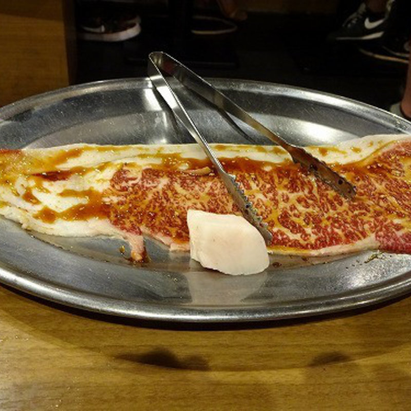 二代目名物黒毛和牛の包めるカルビ(大阪焼肉・ホルモン ふたご 中目黒別館)