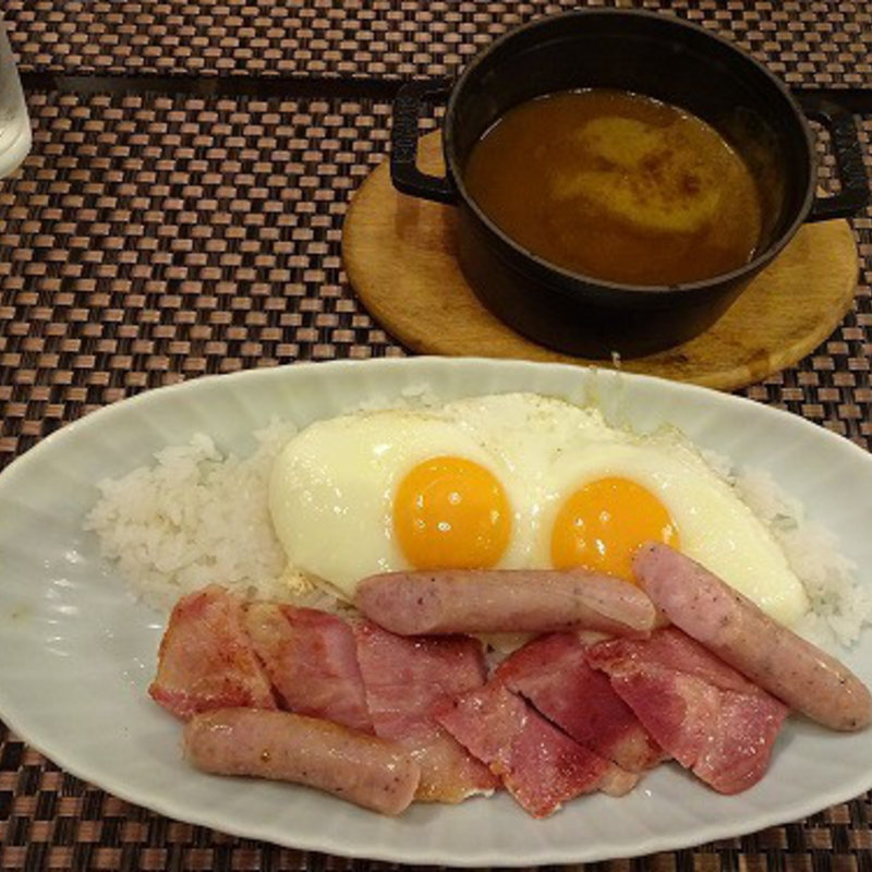 ソーセージと厚切りベーコンエッグカレー (銀座カリー堂 そごう横浜店 )