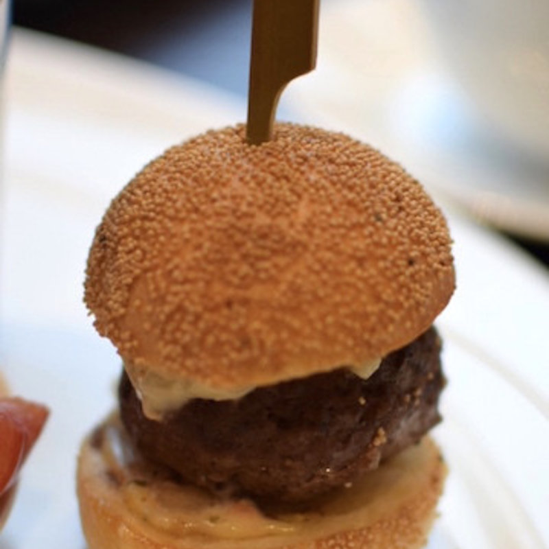 平日限定のアフタヌーンティー(MOTIF （モティーフ【旧店名】エキ・バー＆グリル）)