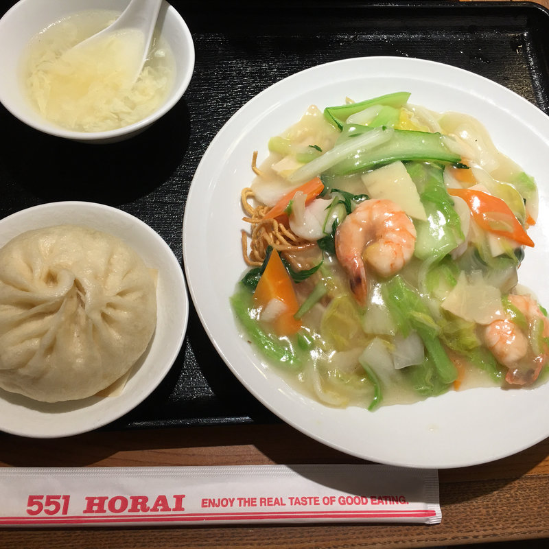 かたやきそばと豚まんのセット(551蓬莱 本店)