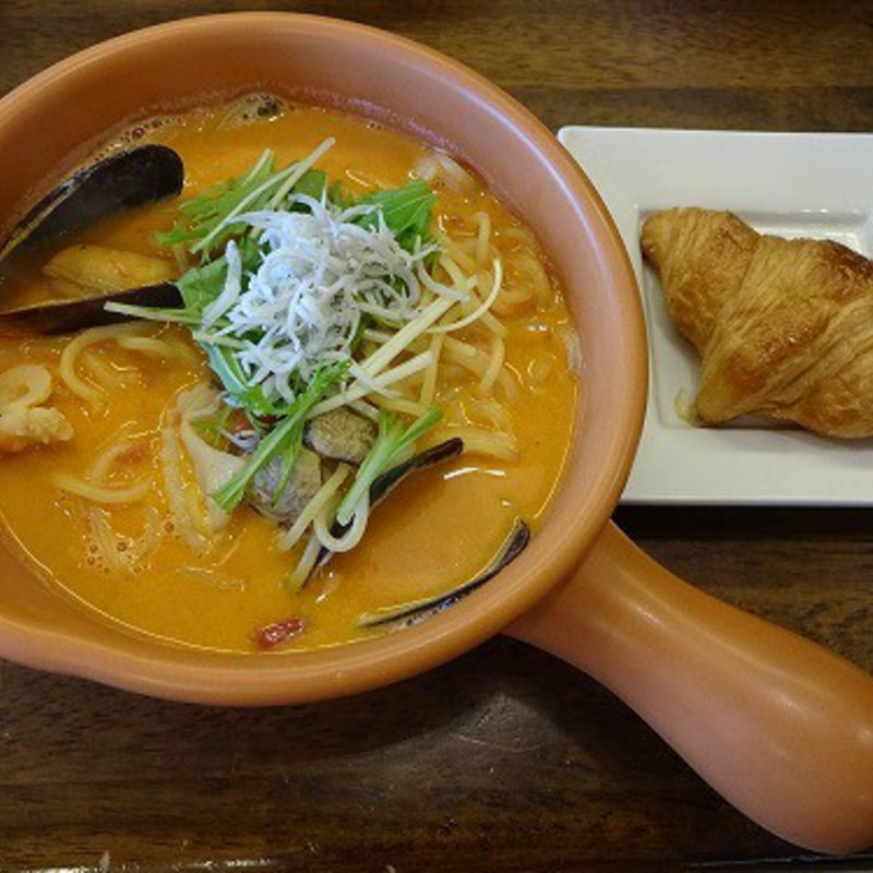 トマトクリームパスタ　ガチ麺エントリー商品　サラダ、パン、ドリンク付き(カフェレストラン・マヤ)