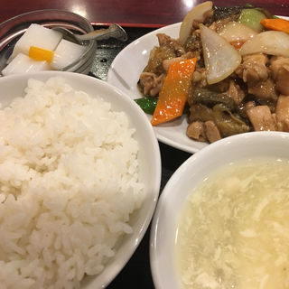 鶏肉と野菜の醤油炒め(中華料理 家宴 )