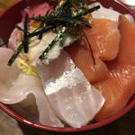 海鮮丼(お食事処 大漁 )