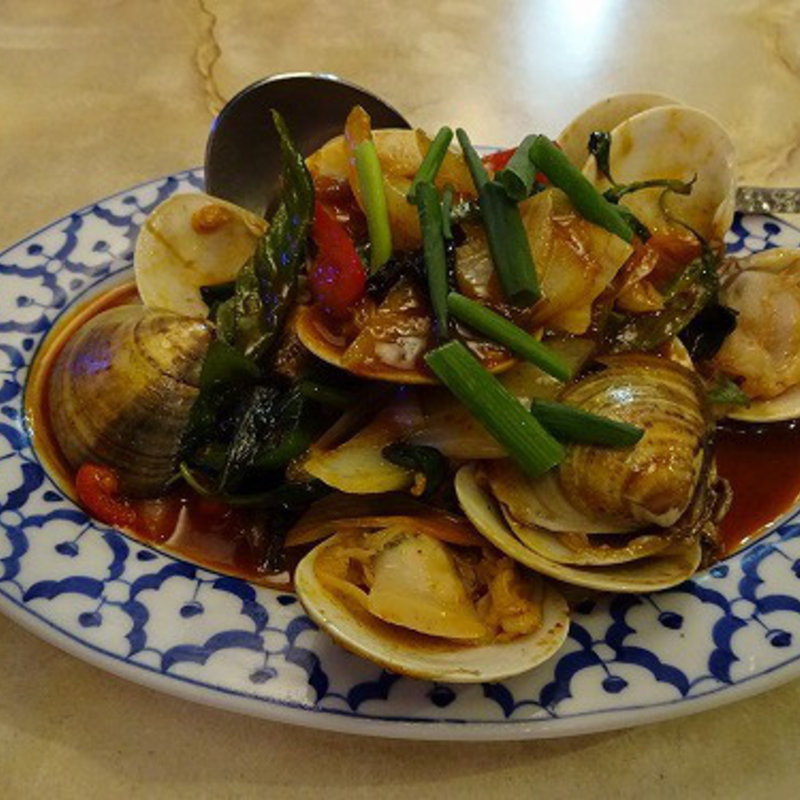 ホイタラップ・パッ・ナムブリックパオ　殻付き焼きハマグリのタイ風甘辛チリソース炒め(チャオタイ 横浜ベイクォーター店 CHAOTHAI YOKOHAMA BAY QUARTER)