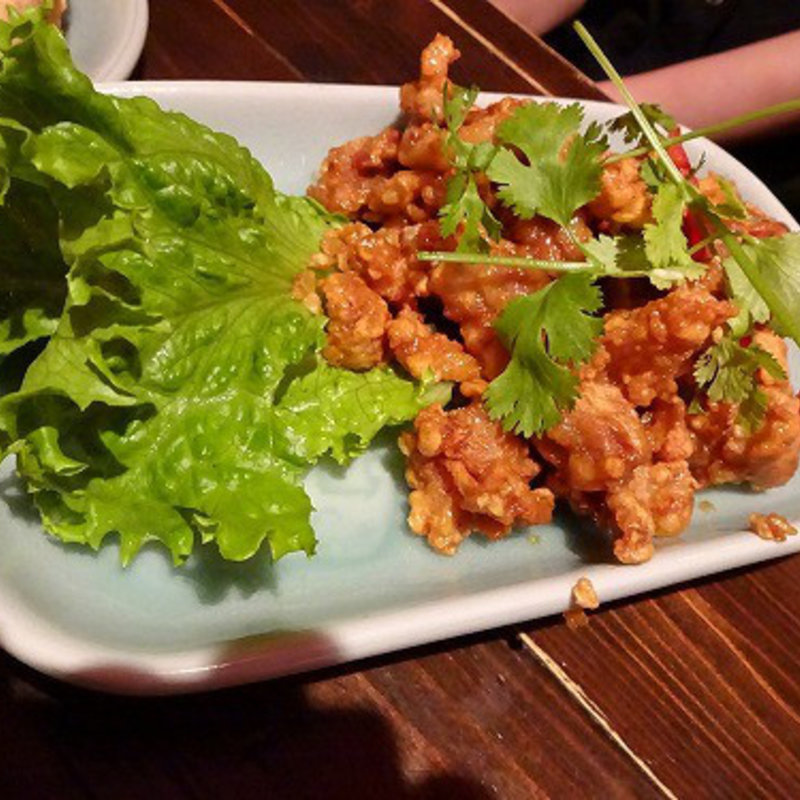 ガイ・ガティアム　鶏肉の黒コショウニンニク炒め (オールドタイランド 新橋店)