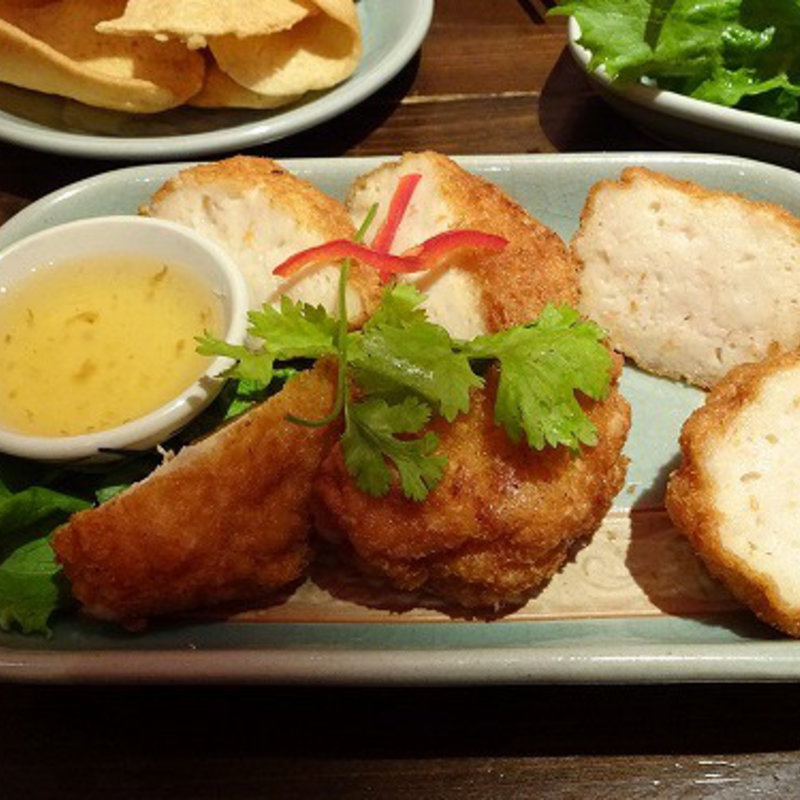 トート・マン・クン　エビのぷりぷりさつま揚げ(オールドタイランド 新橋店)