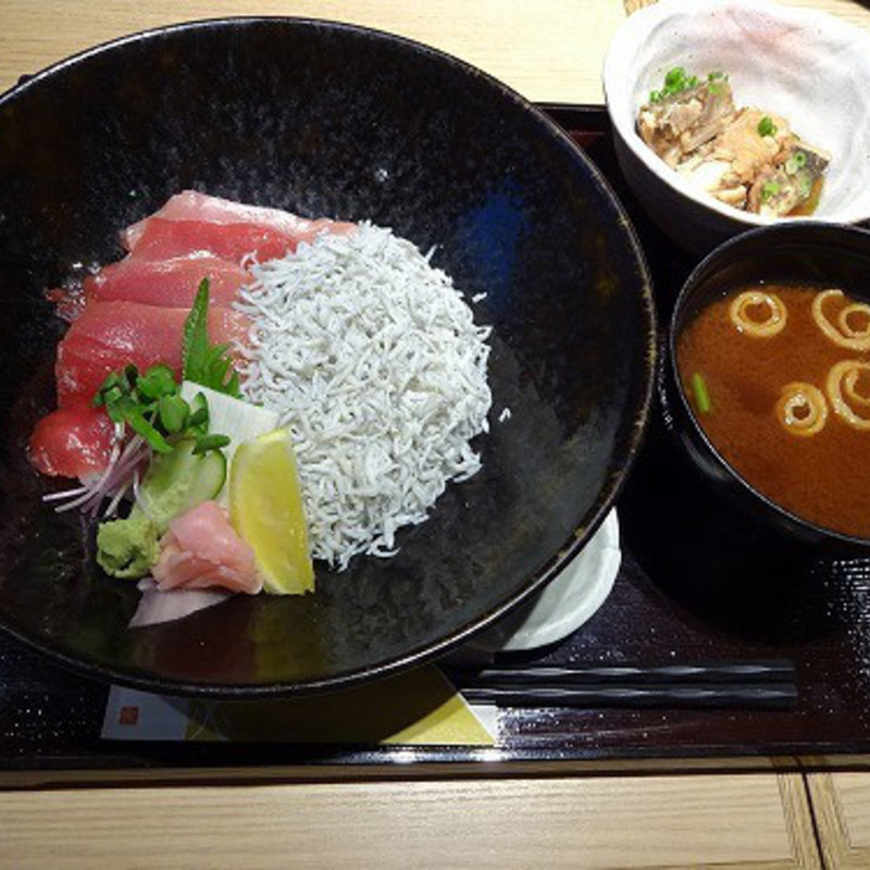 紀州丼(近畿大学水産研究所 銀座店)