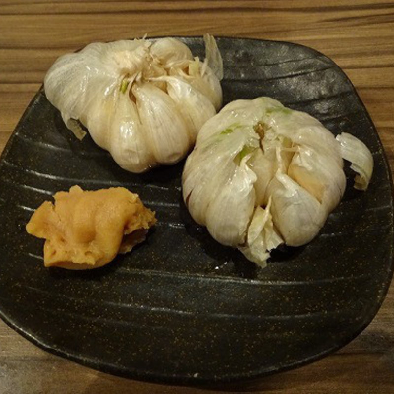 ニンニク丸揚げ(居酒屋 勢 ハマ横丁)