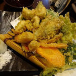 地魚と地野菜の天ぷら盛り合わせ 