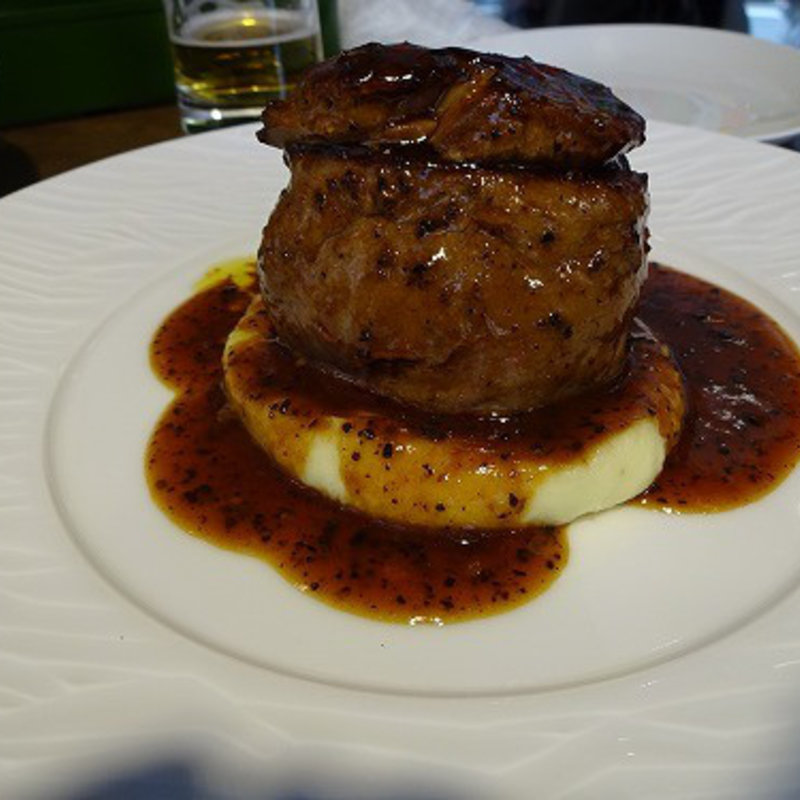 牛フィレ肉とフォアグラのロッシーニ・トリュフソース (俺のフレンチ・イタリアン OMORI （【旧店名】俺のフレンチ・イタリアン JAZZ OMORI）)