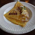 メープルシロップの塩バタークレープ 自家製プリンを添えて(Cafe1894)