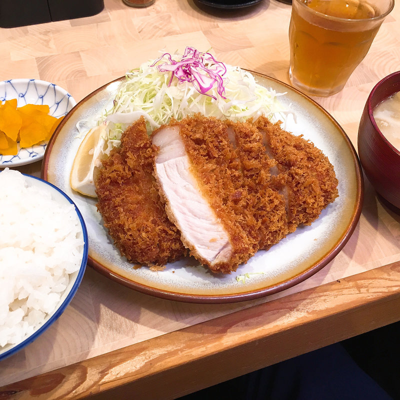 京急蒲田で味わう、お肉料理を中心とした定食！厳選7品
