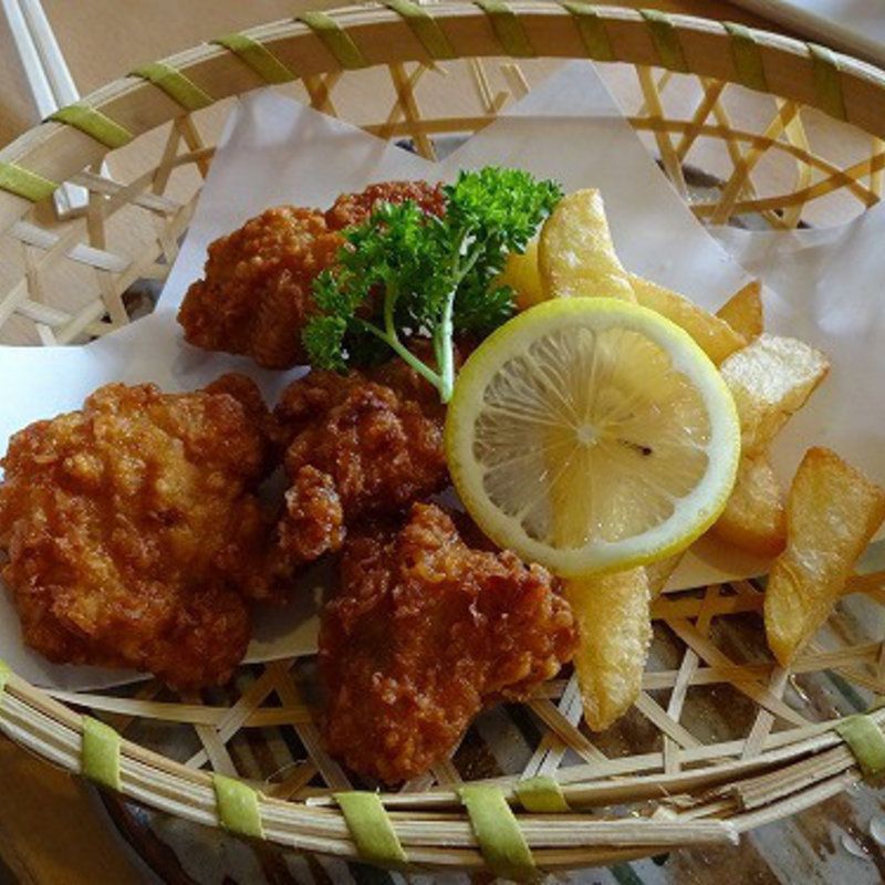鳥の唐揚げとフライドポテト (かどや食堂)