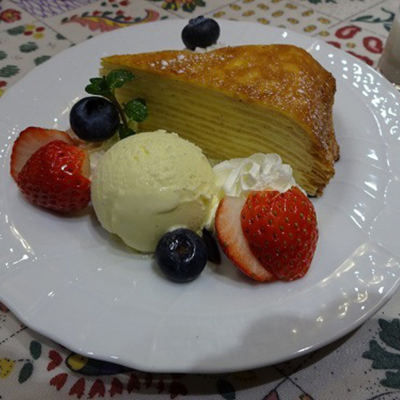 期間限定メニュー　ミルクレープ・バニラアイス添えセット(トラムカフェ＆ダイニング)